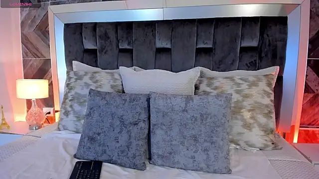 Snapshot of TaniaSmith1 chatting on February 2025 07:38:01 PM TaniaSmith1 online show from February 2025 07:38:01 PM