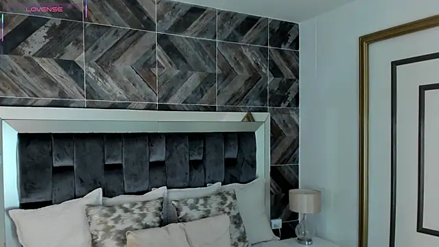 Snapshot of TaniaSmith1 chatting on September 2025 11:04:01 PM TaniaSmith1 online show from September 2025 11:04:01 PM