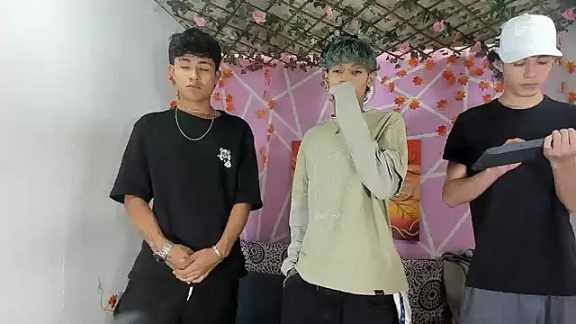 Snapshot of Fresahot2005 chatting on November 2025 08:11:02 PM Fresahot2005 online show from November 2025 08:11:02 PM