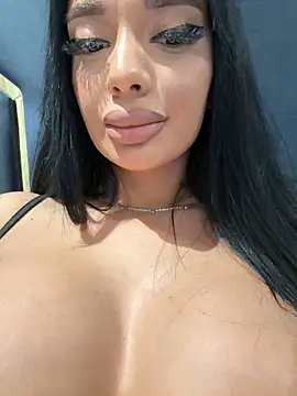 Snapshot of amirahylerr chatting on December 2024 10:47:01 PM amirahylerr online show from December 2024 10:47:01 PM