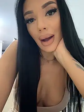 Snapshot of amirahylerr chatting on January 2025 09:01:02 PM amirahylerr online show from January 2025 09:01:02 PM