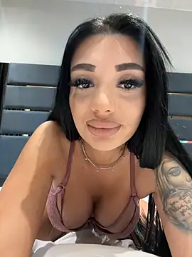 Snapshot of amirahylerr chatting on January 2025 07:39:02 PM amirahylerr online show from January 2025 07:39:02 PM