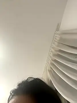 Snapshot of amirahylerr chatting on October 2025 08:32:01 PM amirahylerr online show from October 2025 08:32:01 PM