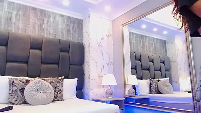 Snapshot of SophieWolkman chatting on February 2026 12:06:02 PM SophieWolkman online show from February 2026 12:06:02 PM