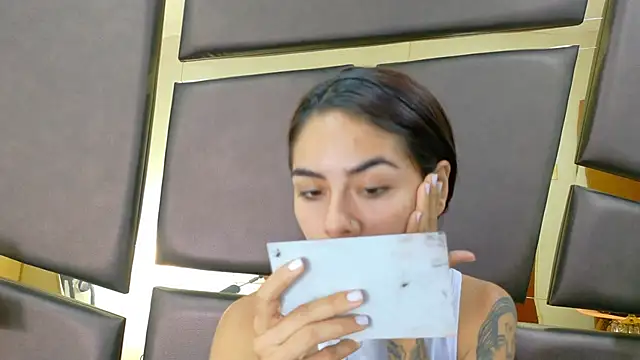 NicoleEsposito online show from October 2025 01:40:02 PM