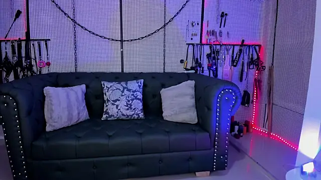 Snapshot of yey_bdsm chatting on February 2025 06:37:01 PM yey bdsm online show from February 2025 06:37:01 PM