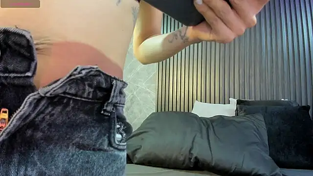 Snapshot of BambiiQueen chatting on December 2024 01:03:02 PM BambiiQueen online show from December 2024 01:03:02 PM