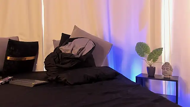 Snapshot of BambiiQueen chatting on February 2025 09:11:02 PM BambiiQueen online show from February 2025 09:11:02 PM