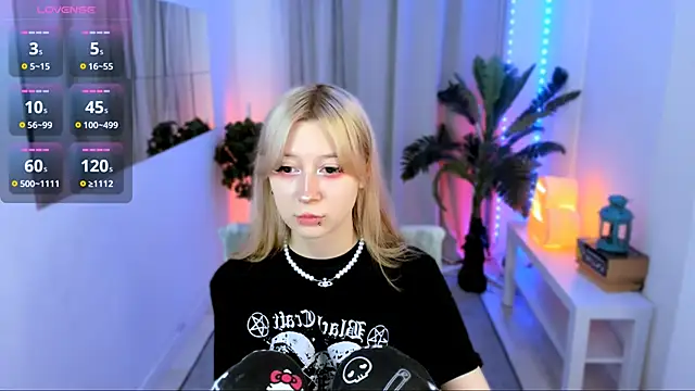 SaintGirl online show from February 2025 03:42:01 PM