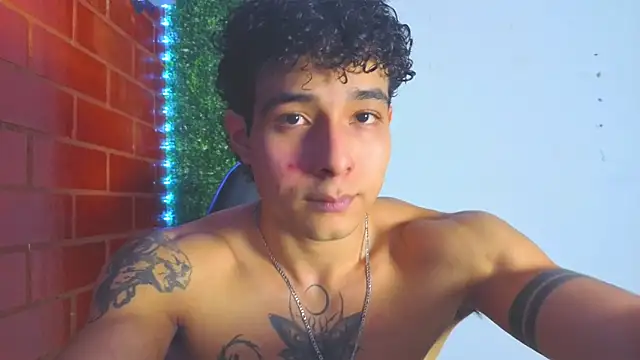 Snapshot of Demitryo chatting on February 2026 02:43:01 AM Demitryo online show from February 2026 02:43:01 AM