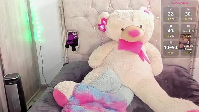  EmiRhodes online show from October 2025 03:35:01 PM