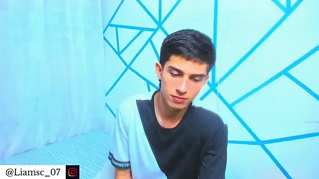 Snapshot of liam_scott77 chatting on November 2025 01:37:01 AM liam scott77 online show from November 2025 01:37:01 AM