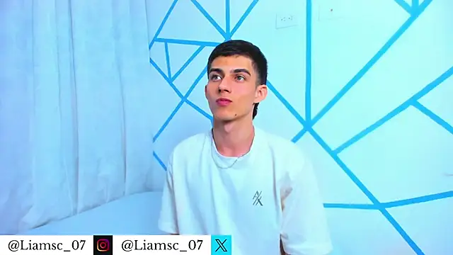 Snapshot of liam_scott77 chatting on November 2025 10:02:01 PM liam scott77 online show from November 2025 10:02:01 PM