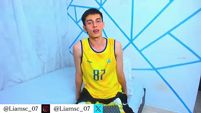 Snapshot of liam_scott77 chatting on November 2025 11:31:01 PM liam scott77 online show from November 2025 11:31:01 PM