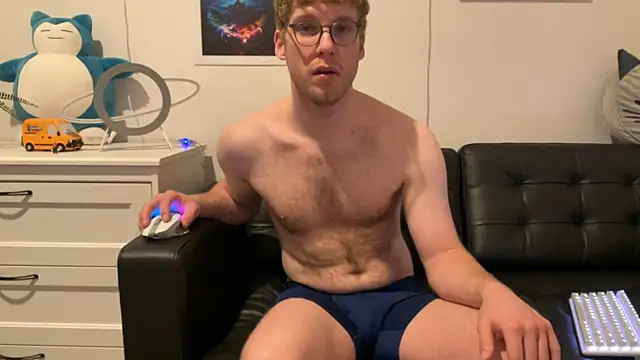 BlueEyedTallGuy94 online show from December 2024 11:45:01 PM