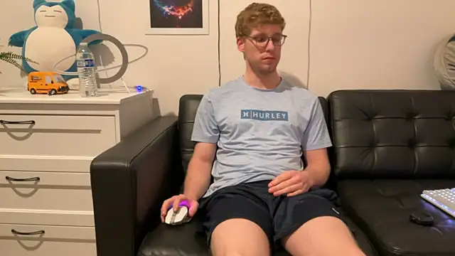 BlueEyedTallGuy94 online show from December 2024 05:07:02 AM