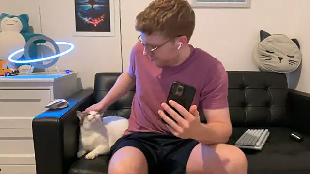 BlueEyedTallGuy94 online show from December 2024 08:55:02 PM