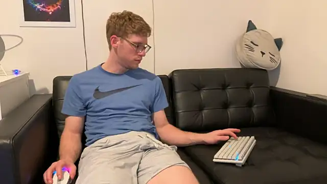 BlueEyedTallGuy94 online show from December 2024 05:26:02 AM