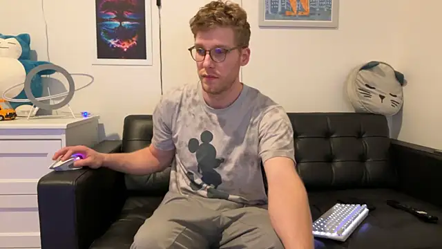 BlueEyedTallGuy94 online show from December 2024 07:04:02 AM