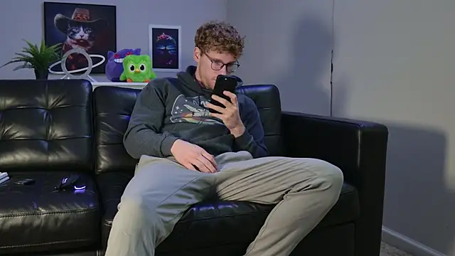 BlueEyedTallGuy94 online show from October 2025 08:40:02 PM