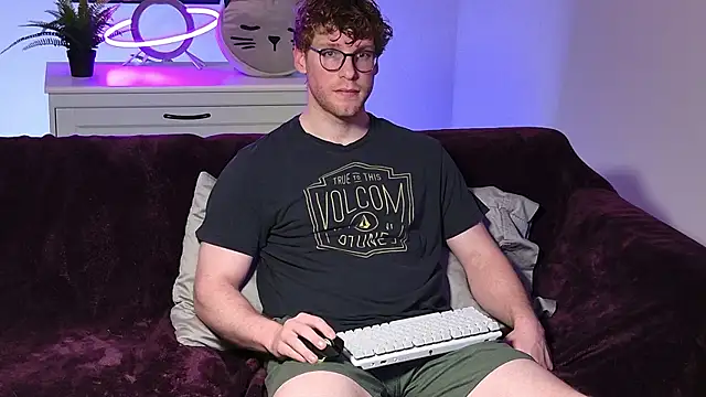 BlueEyedTallGuy94 online show from November 2025 03:12:01 AM