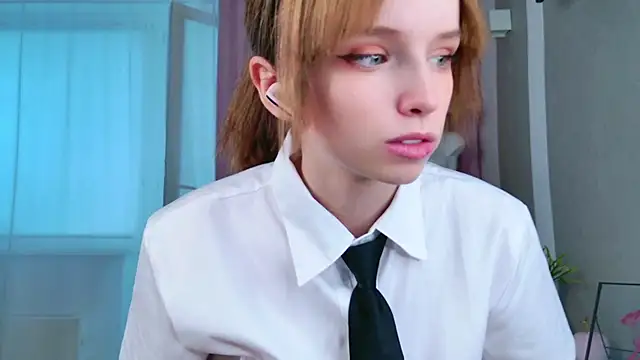 b4by LoL1 online show from September 2025 11:21:02 AM