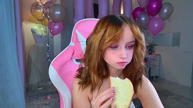 b4by LoL1 online show from November 2025 12:59:01 PM