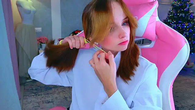 b4by LoL1 online show from December 2025 11:40:02 AM