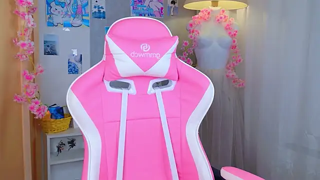 b4by LoL1 online show from May 2026 03:17:01 PM