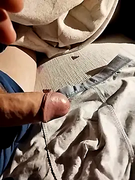 Snapshot of Grig1982 chatting on April 2026 07:00:01 PM Grig1982 online show from April 2026 07:00:01 PM