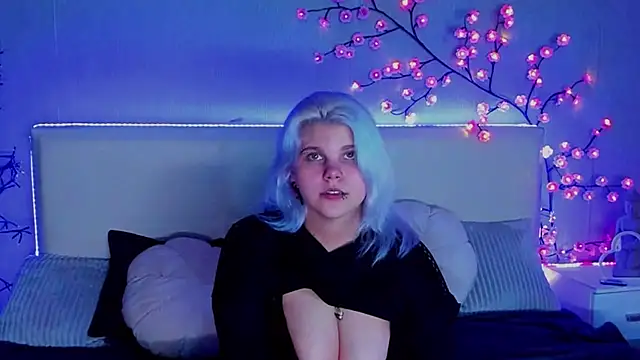 JoannLowe online show from October 2025 07:36:02 PM