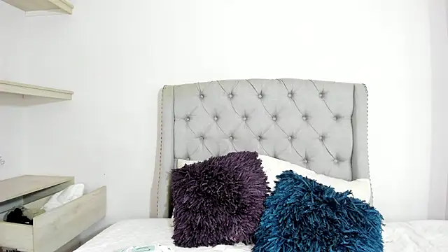 TianaReedd online show from October 2025 12:25:01 PM