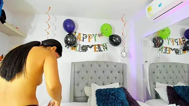 TianaReedd online show from October 2025 12:28:01 PM