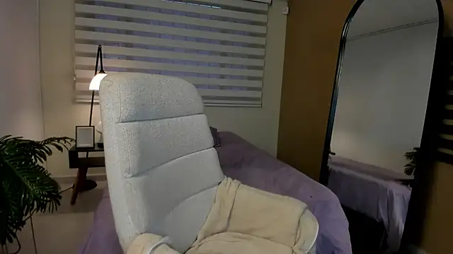 Catyloves online show from April 2026 10:04:02 PM