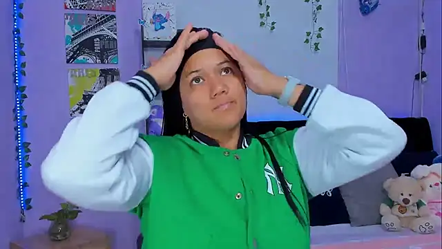 Snapshot of sara_mendez2 chatting on February 2025 11:37:02 PM sara mendez2 online show from February 2025 11:37:02 PM