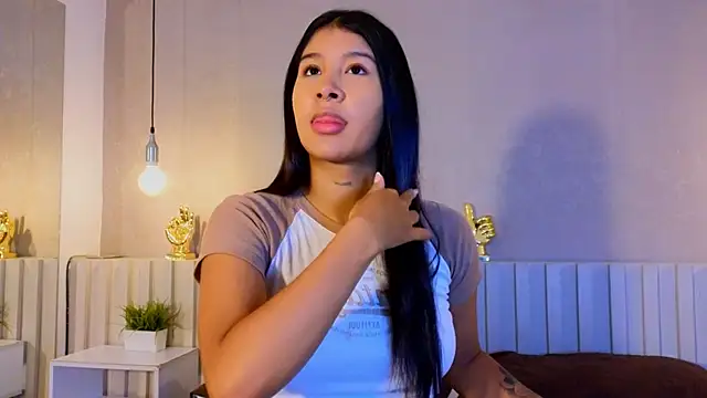 Snapshot of Aida_moreno chatting on April 2026 11:33:01 AM Aida moreno online show from April 2026 11:33:01 AM