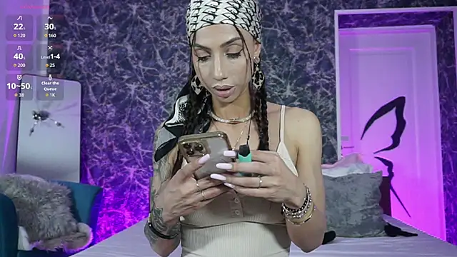 BrianaGolddenn online show from May 2026 07:33:02 PM