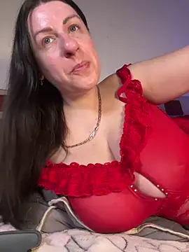 Evelinia online show from June 2026 03:23:01 PM