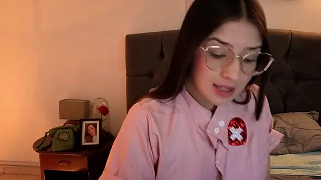 Emma Lombardi online show from October 2025 01:44:01 PM