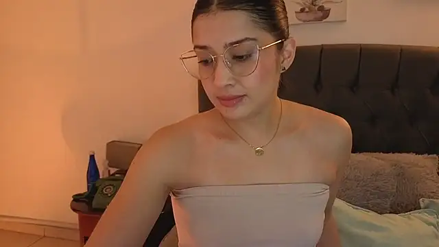 Snapshot of Emma_Lombardi chatting on December 2025 01:06:01 PM Emma Lombardi online show from December 2025 01:06:01 PM