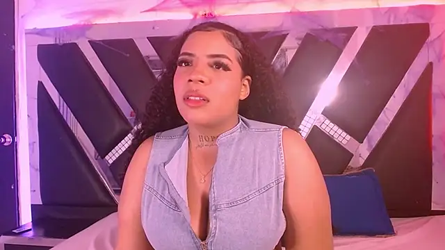 Snapshot of MelannyTylor chatting on October 2025 03:28:01 AM MelannyTylor online show from October 2025 03:28:01 AM