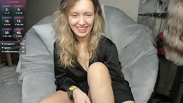 Snapshot of foxy_blond chatting on March 2025 09:34:02 AM foxy blond online show from March 2025 09:34:02 AM