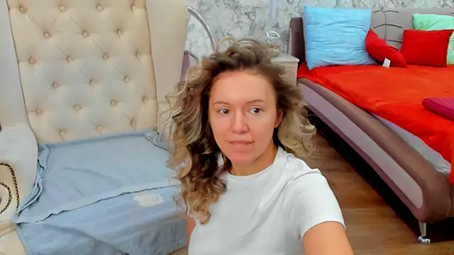 Snapshot of foxy_blond chatting on February 2026 12:32:01 AM foxy blond online show from February 2026 12:32:01 AM