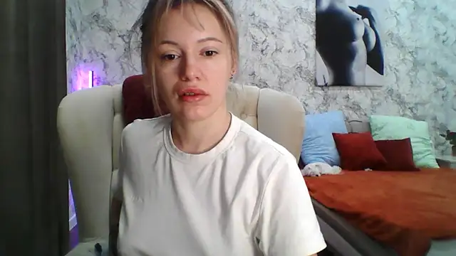 Snapshot of foxy_blond chatting on March 2026 12:25:02 AM foxy blond online show from March 2026 12:25:02 AM