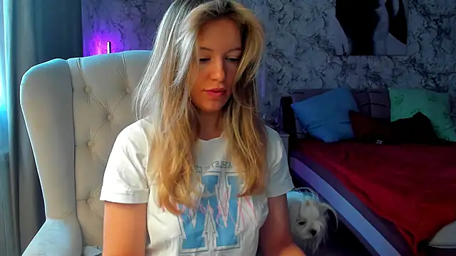 Snapshot of foxy_blond chatting on March 2026 12:27:02 AM foxy blond online show from March 2026 12:27:02 AM