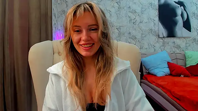 Snapshot of foxy_blond chatting on March 2026 12:28:01 AM foxy blond online show from March 2026 12:28:01 AM