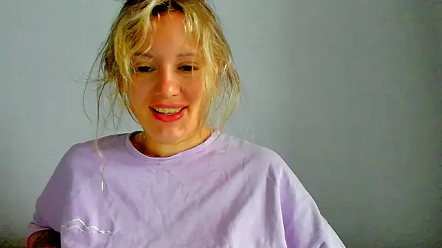 foxy blond online show from May 2026 12:39:01 AM