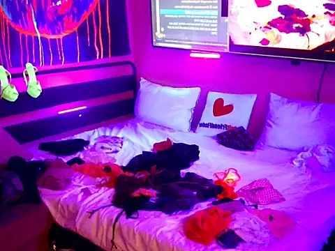 KRYZTALYNXXX online show from April 2026 05:10:01 PM