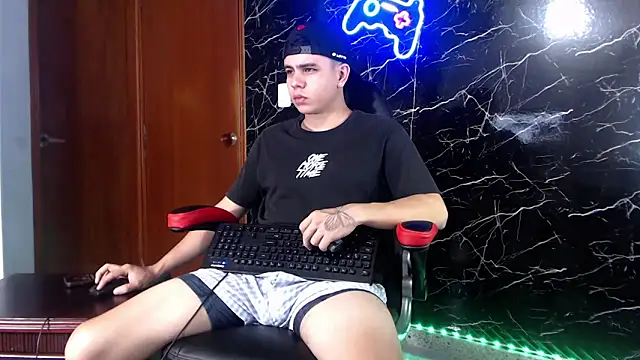 Snapshot of maty_hardx chatting on December 2024 03:10:01 PM maty hardx online show from December 2024 03:10:01 PM