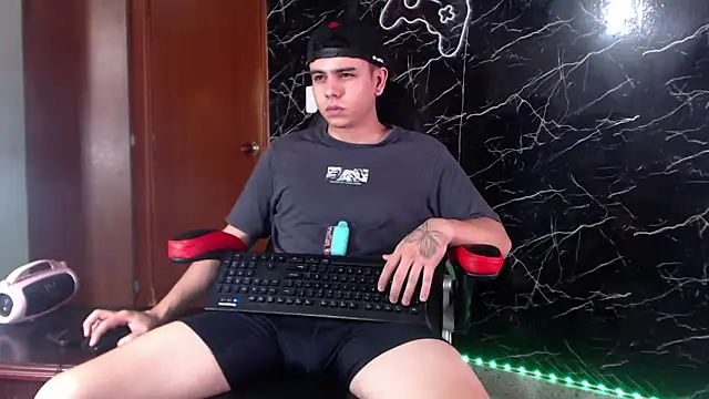 Snapshot of maty_hardx chatting on February 2025 03:21:01 PM maty hardx online show from February 2025 03:21:01 PM